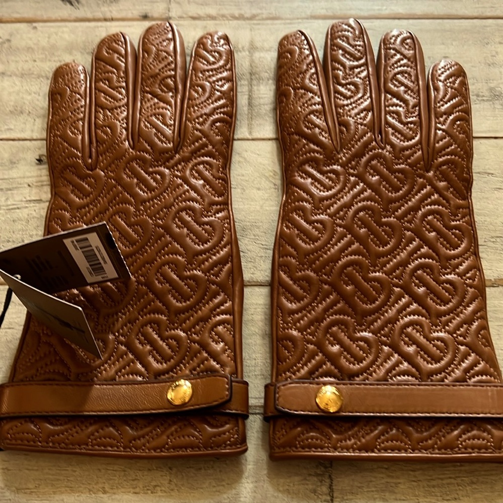 NWT Burberry lamb leather, logo stitched, women’s gloves. Size 8, med brown.